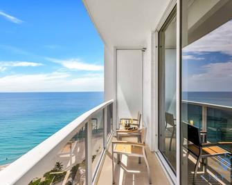 Ocean View Luxurious Studio Premium Amenities - Sunny Isles Beach - Varanda