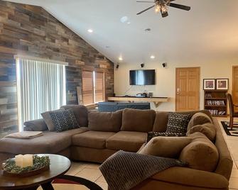 Spacious Home in the Driftless - Viroqua - Living room