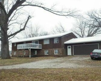 Charming 4-bedroom farmhouse in Burlington with AC - Burlington - Gebäude