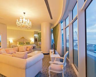 Jrw Welmond Hotel & Casino Batumi - Batumi - Living room