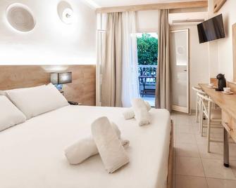 Hotel Odysseas - Polychrono - Schlafzimmer