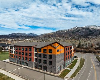Holiday Inn Express & Suites Steamboat Springs By IHG - Steamboat Springs - Building