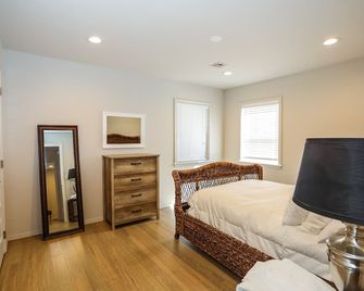 Steps To Downtown Bentonville II - Bentonville - Bedroom