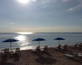 Luxe Beach Resort -No resort fee- Cozy 1 bedroom -Large Pool-Sleeps 7 - Fort Lauderdale - Beach