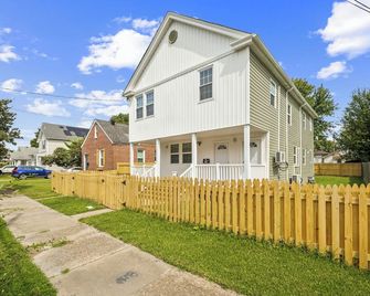 2 miles from Virginia Beach 1-bedroom apartment - Norfolk - Building