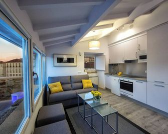 Bolboreta Apartments by Como en Casa - Santiago de Compostela - Wohnzimmer
