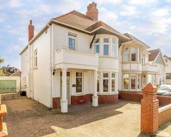 Court House - Porthcawl - Building