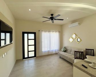 Comfty one bedroom apartment in Isla Mujeres south point. A/c, WiFi - Isla Mujeres - Living room