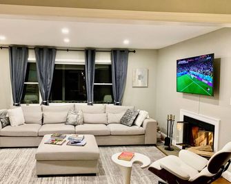 North Fork House for Rent - Mattituck - Living room