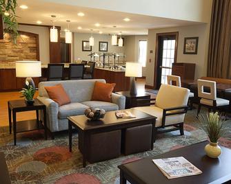 Free Breakfast! Outdoor Pool + Business Center | Fully Equipped Studio - Florence - Sala de estar