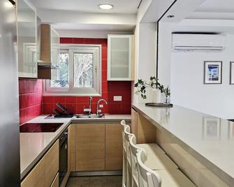 Phaedrus Living Limassol Ocean Pearl Residence - Limassol - Kitchen