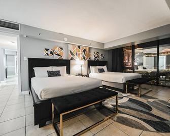 SVS: Penthouse 3 Bedroom with Strip View at Jockey Club - Las Vegas - Bedroom