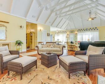 Fairhope Cottage 2 Mi to Town and Pier! - Fairhope - Lounge