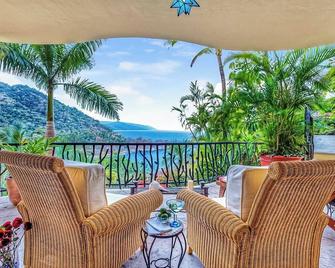 Luxurious 5-bedroom villa with private pool and chef near the beach - Mismaloya - Balcony