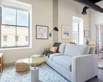 Kasa Altmayer Savannah - Savannah - Living room