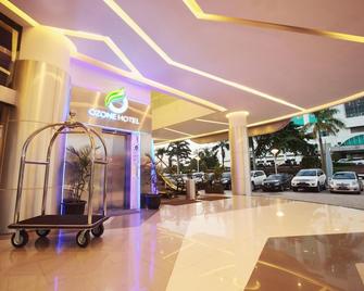 Ozone Hotel Pantai Indah Kapuk - Dżakarta - Lobby