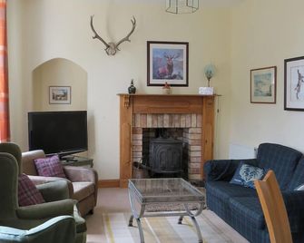 2 bedroom accommodation in Duns - Duns - Living room