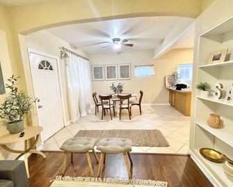 Spacious home near UC Davis med Midtown & Cal Expo - 薩克拉門托 - 餐廳
