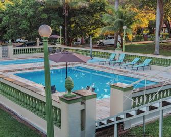 Hotel Estancia Santa Amélia - Jaboticabal - Zwembad