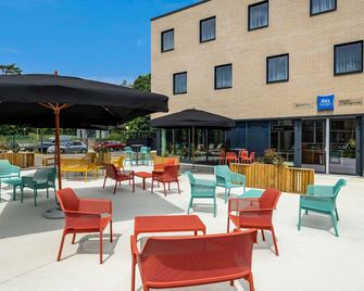 ibis budget Arlon Porte du Luxembourg - Arel - Innenhof