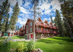 Paradise Lodge and Bungalows - Lake Louise - Building