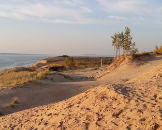Pointes North Beachfront Hotel - Traverse City