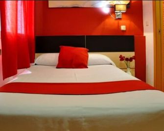 Hostal Falfes - Madrid - Bedroom