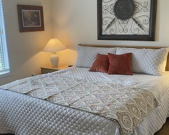 Cozy ski and golf condo at Peek n Peak - Clymer - Bedroom