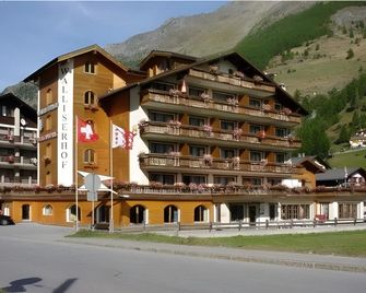 Walliserhof - Taesch - Edificio