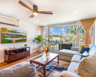 Kuau Plaza Paia Condo with Parking - Paia - Living room