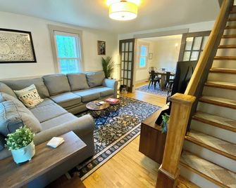 Fully Fenced & Dog Friendly - Minutes to Liberty Mtn & Gettysburg - Gettysburg - Wohnzimmer