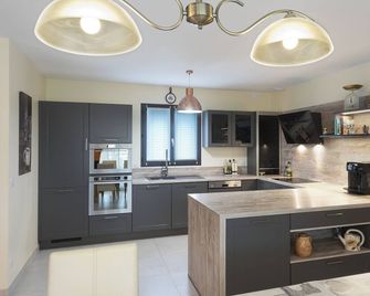 Villa With Pool For Discerning Connoisseurs - Bagnols-en-Forêt - Kitchen