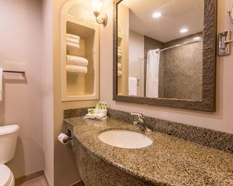 Holiday Inn Express & Suites Manteca City Center - Manteca - Building