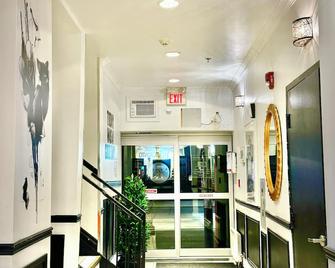Royal Oak Inn - Toronto - Lobby