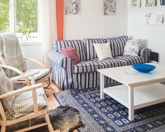 3 Bedroom Nice Home In Tvärred - Ulricehamn - Huiskamer