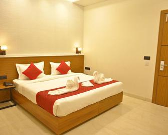Hotel 7b - Chhatarpur - Bedroom
