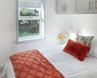 Escape to tranquility in our charming 2-bed cottage in Woodhead of Mailer. - Perth - Bedroom