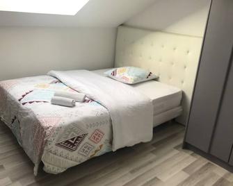 Appartement Bes,, Attique neuf avec confort - Wittenheim - Chambre