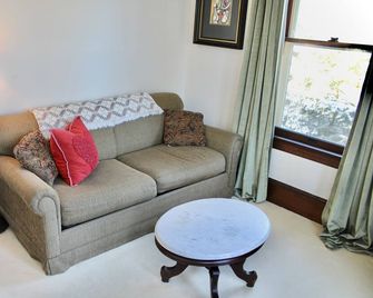 The Interlaken Inn - Lake Placid - Sala