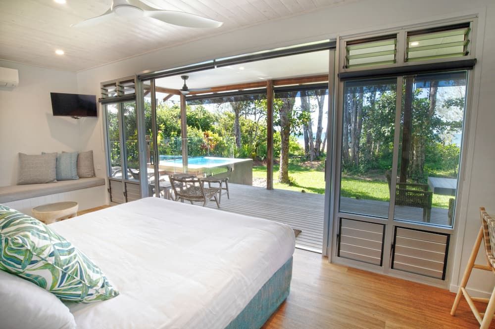 The Bungalows - Mission Beach - Bedroom