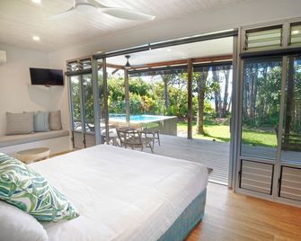 The Bungalows - Mission Beach - Bedroom