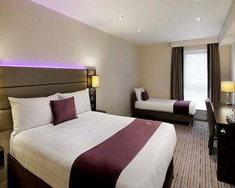 Premier Inn Stockport Central - Stockport - Bedroom
