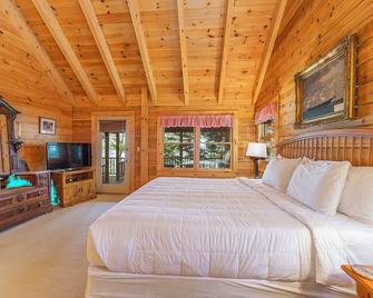 Waterfront log cabin nestled in the woods providing unparalleled privacy - 哈珀斯維爾 - 臥室