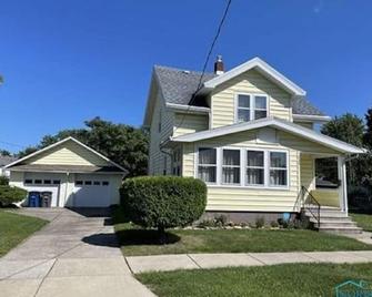 Cozy 3 bedrooms home. - Toledo - Building