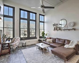 Chic Slc Downtown Studio Loft Walk to Sh - Salt Lake City - Living room
