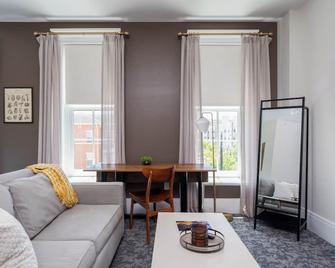 Hancock House - Louisville - Living room