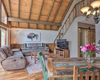 Black Hills Hideaway w/ Wraparound Deck & Hot Tub! - Lead