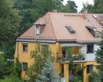 cozy attic apartment in Kleinzschachwitz between Elberadweg u. tram - Dresden - Building