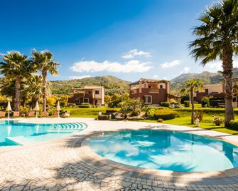 Alcantara Resort - Gaggi - Piscina