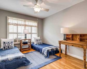 Exclusive Historical Townhome: serene and cozy - San Antonio - Bedroom